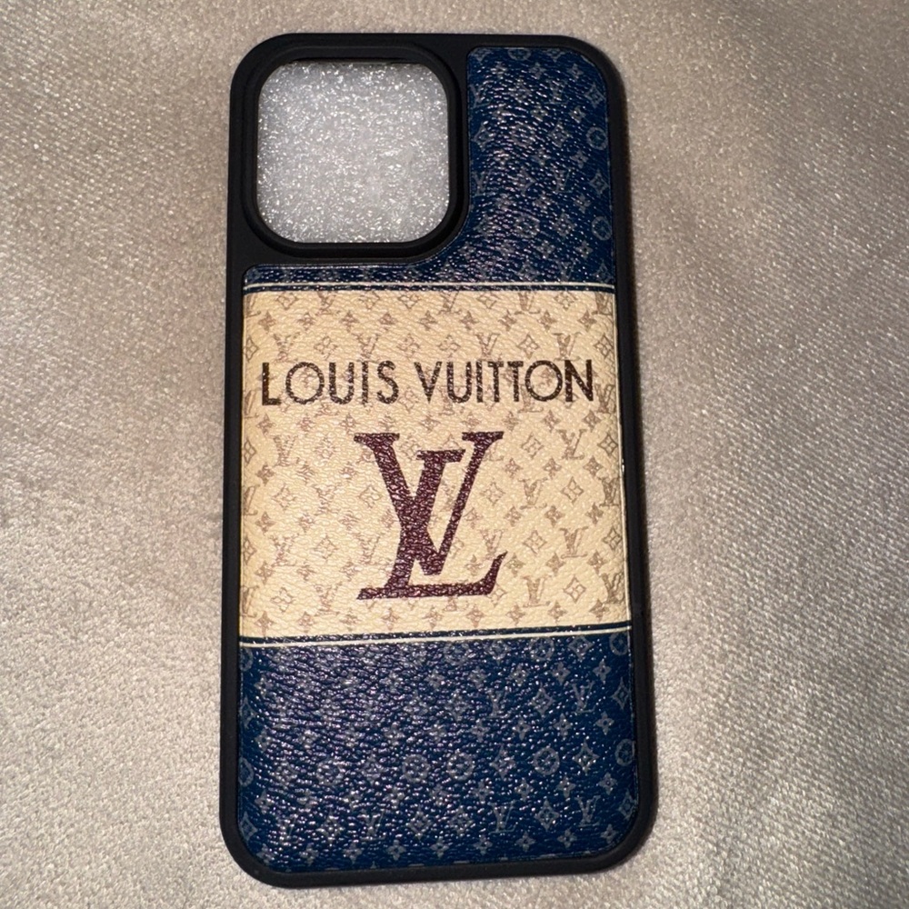 15 pro max  Blue and Cream Phone Case